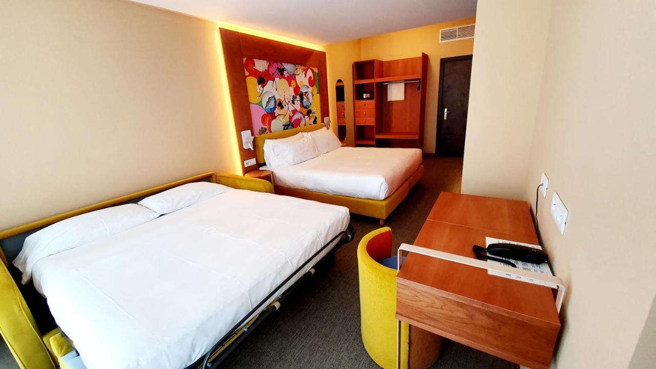 Family Room,1009066888:JPEG