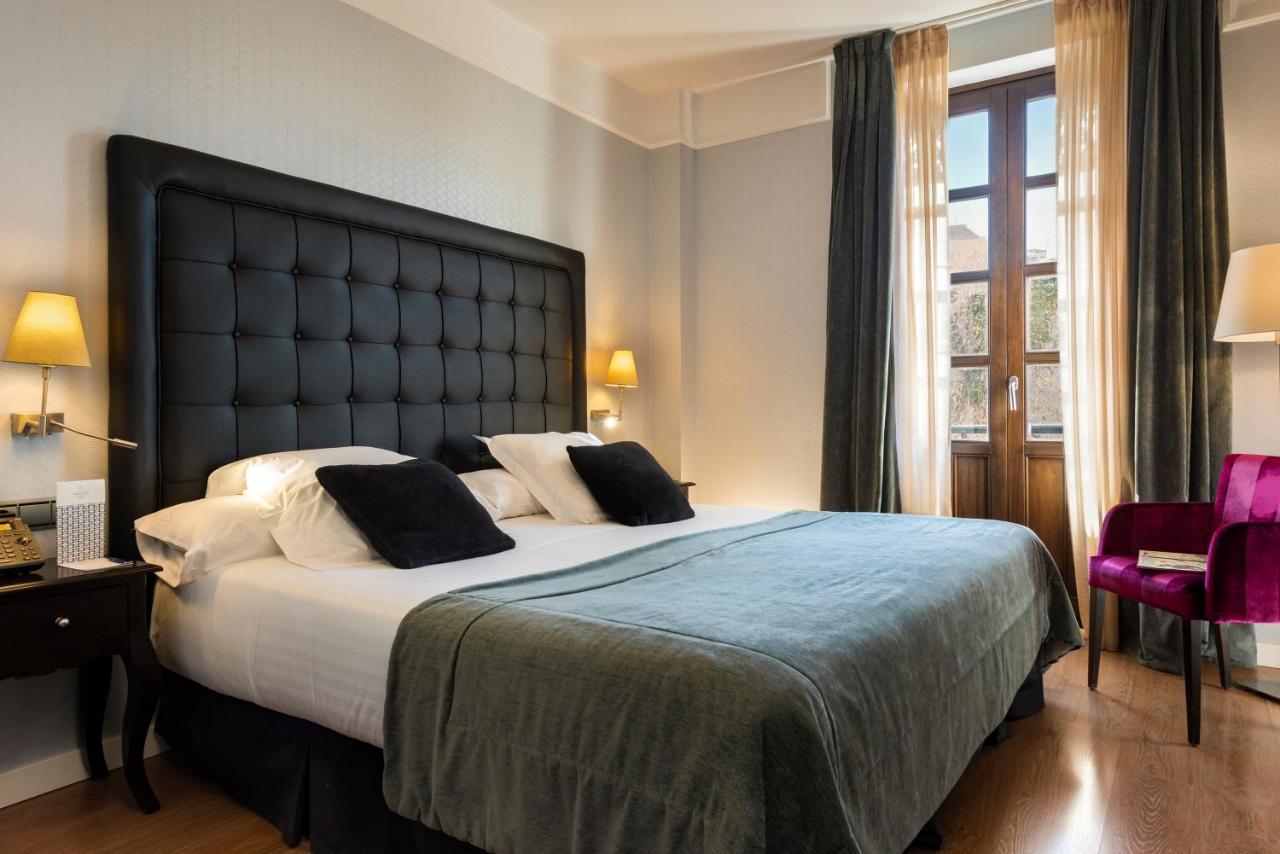 Queen Single Room