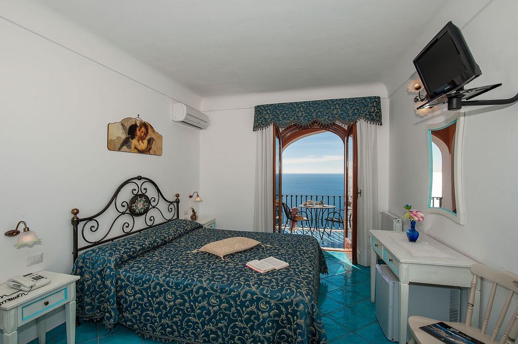 Quarto Duplo com Varanda e Vista do Mar