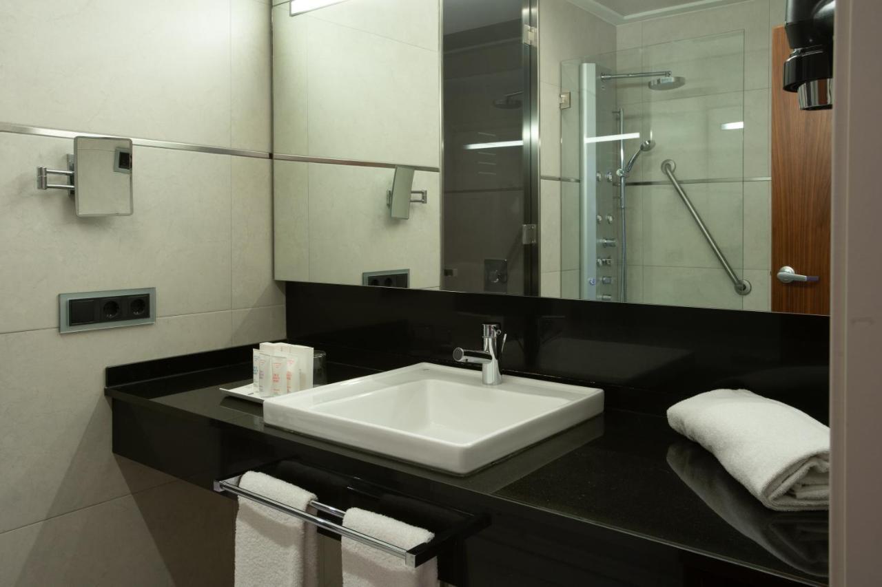 Quarto com Cama de Casal ou 2 de Solteiro