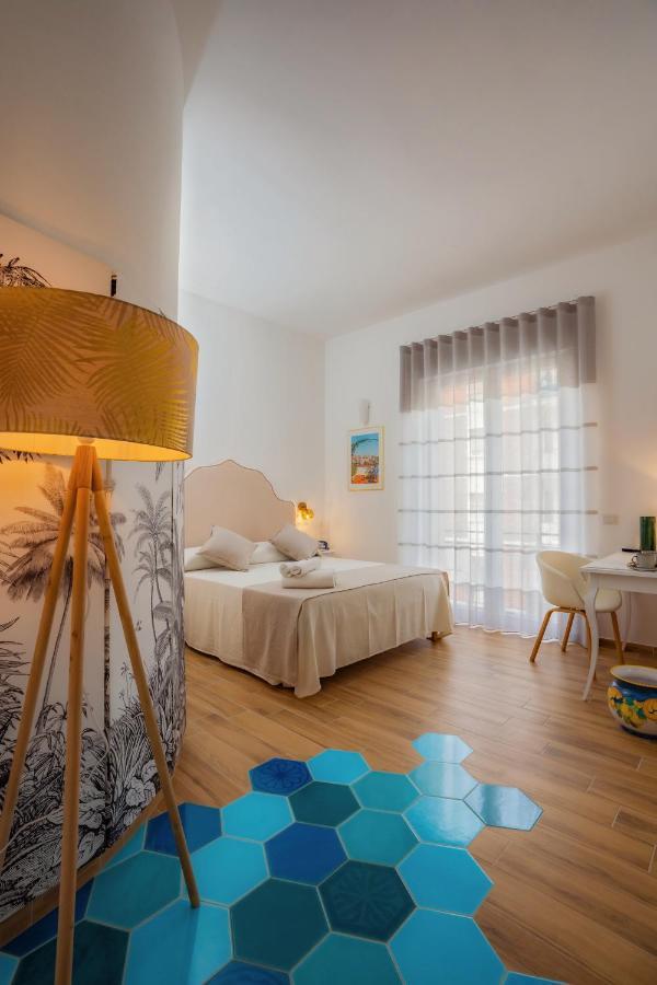 Deluxe Doppelzimmer mit seitlichem Meerblick