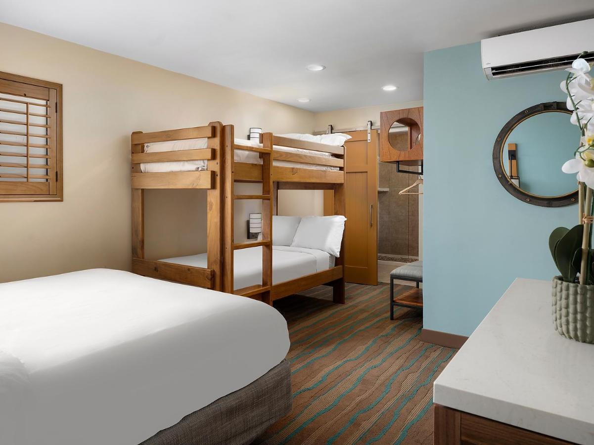 Deluxe Family Room Non-View,1129601880:JPEG