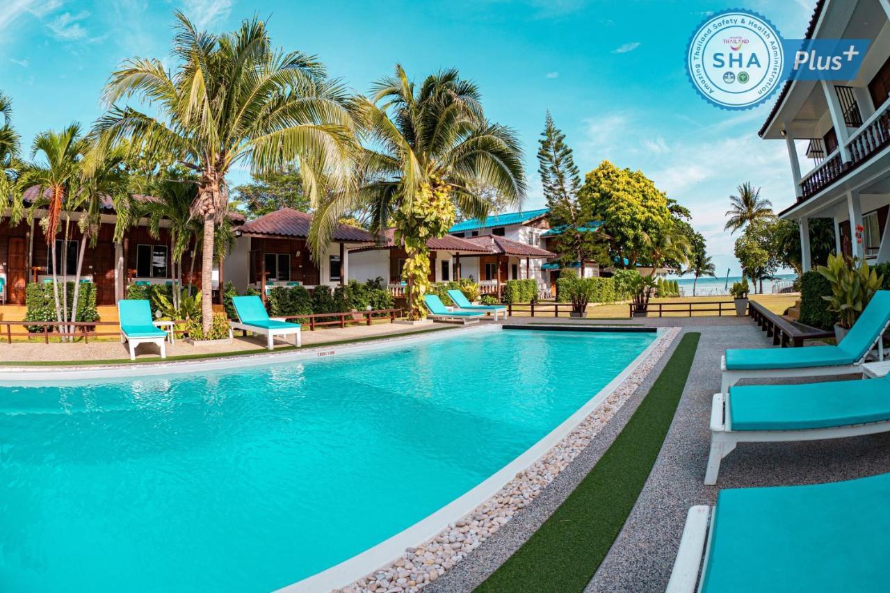 Chambre Triple - Vue sur la Piscine