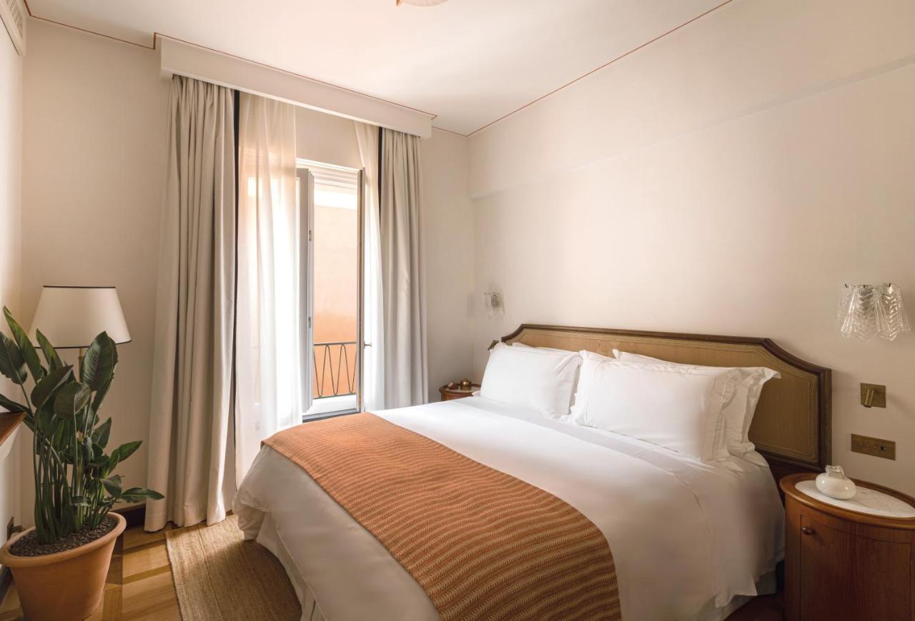 Doppel-/Zweibettzimmer mit Blick auf das Dorf