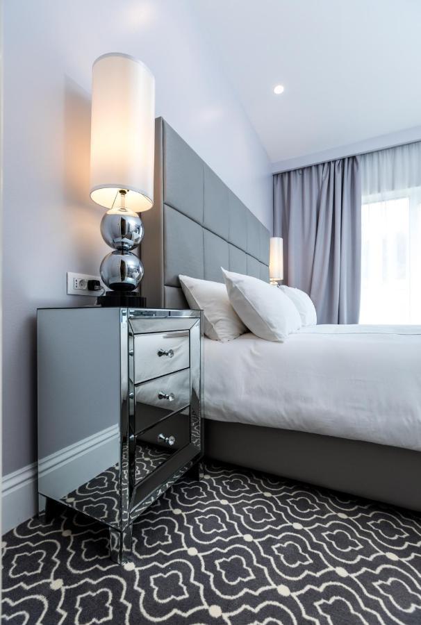 Habitación Doble de lujo con cama extragrande y balcón