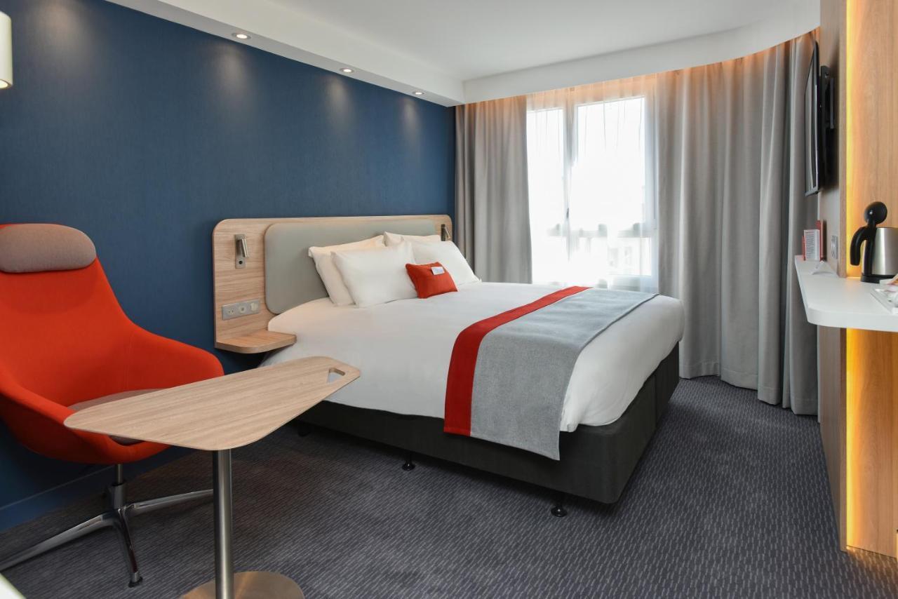 Standard Queen Room - Free Breakfast