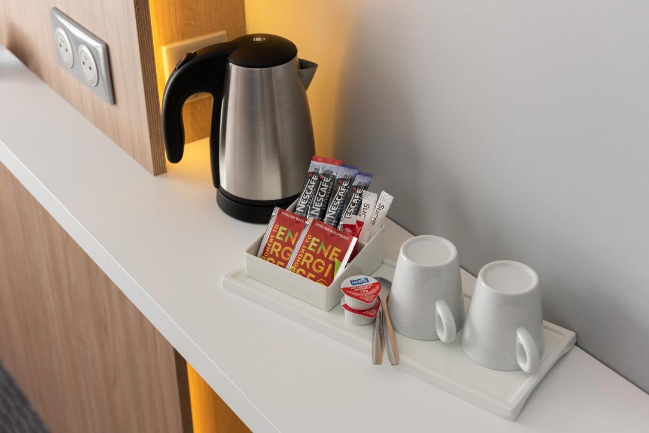 Standard Queen Room with Single Sofa Bed - Free Breakfast