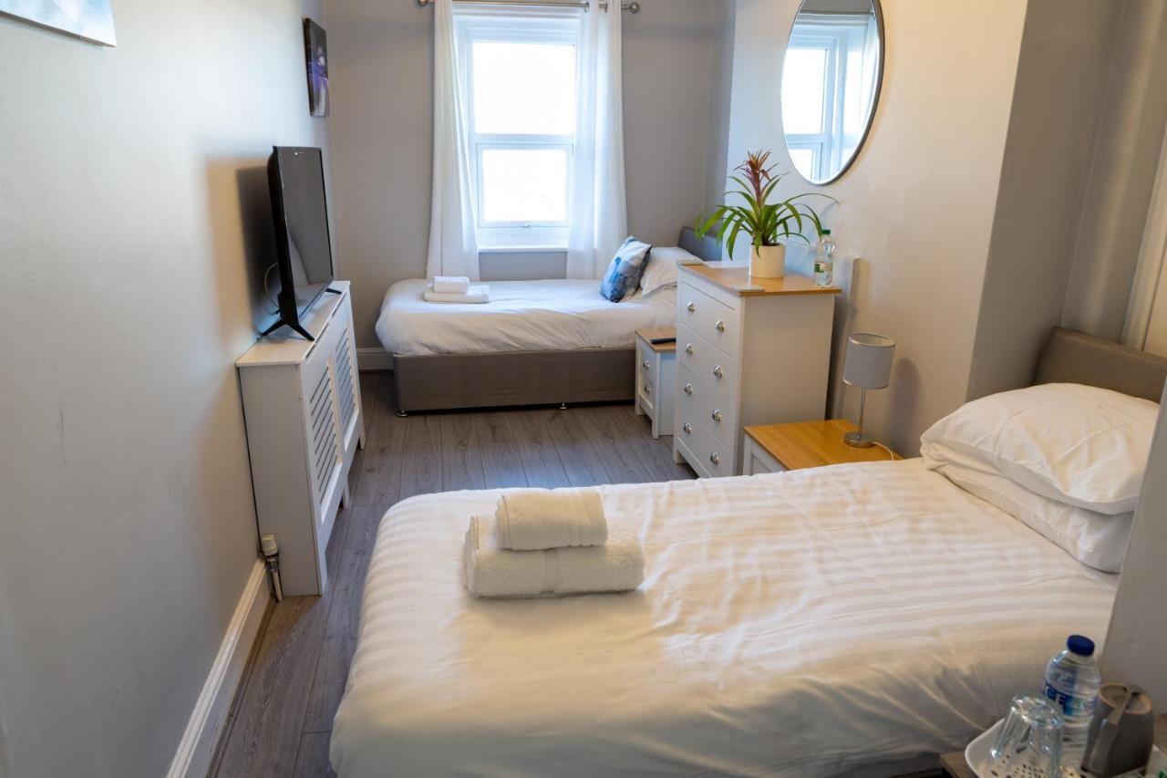 Twin Room with Shower