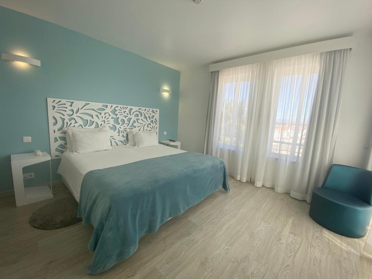 Habitación Doble con vistas parciales al mar