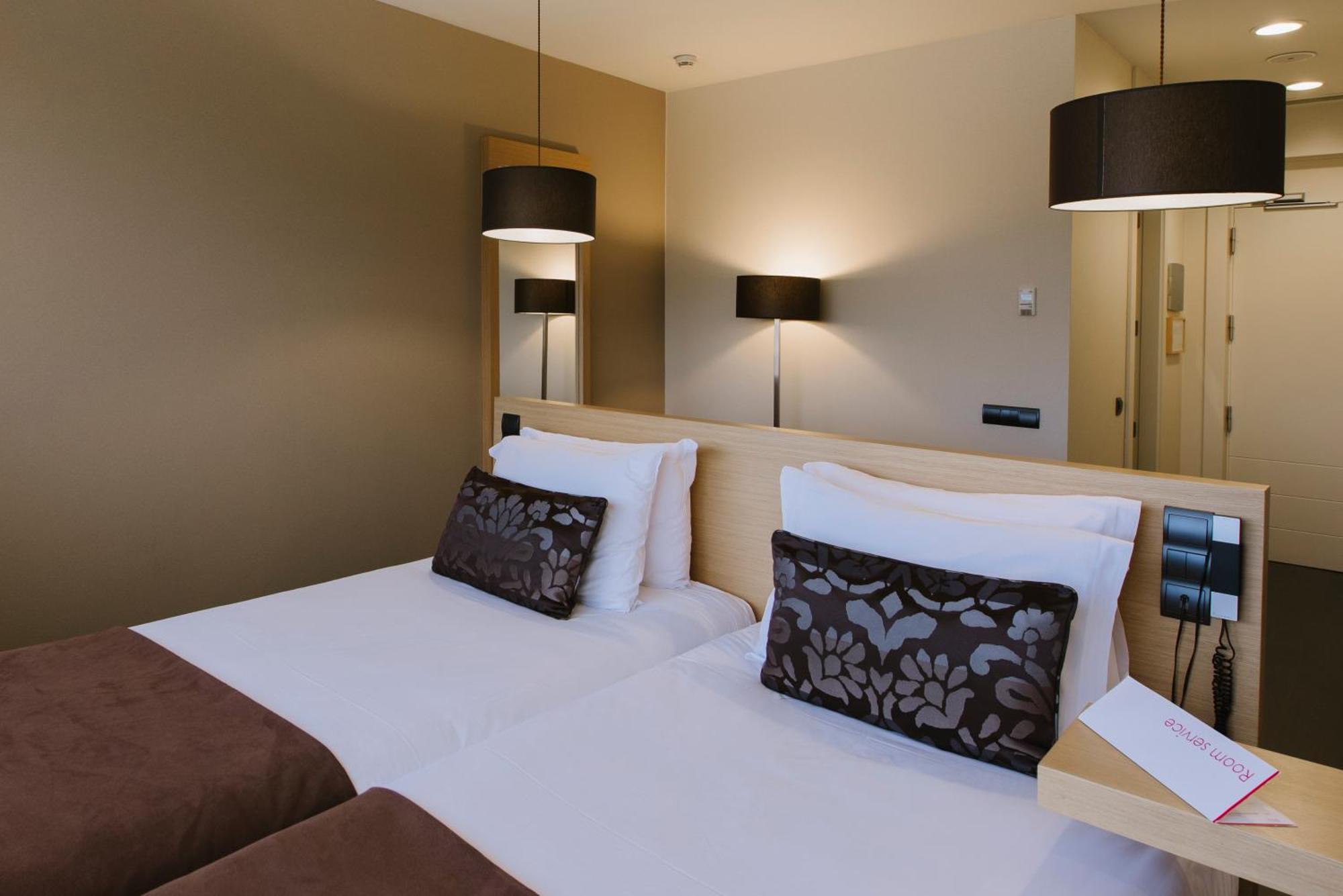 Double Room with Extra Bed (2 Adults + 1 Child),1272950530:JPEG