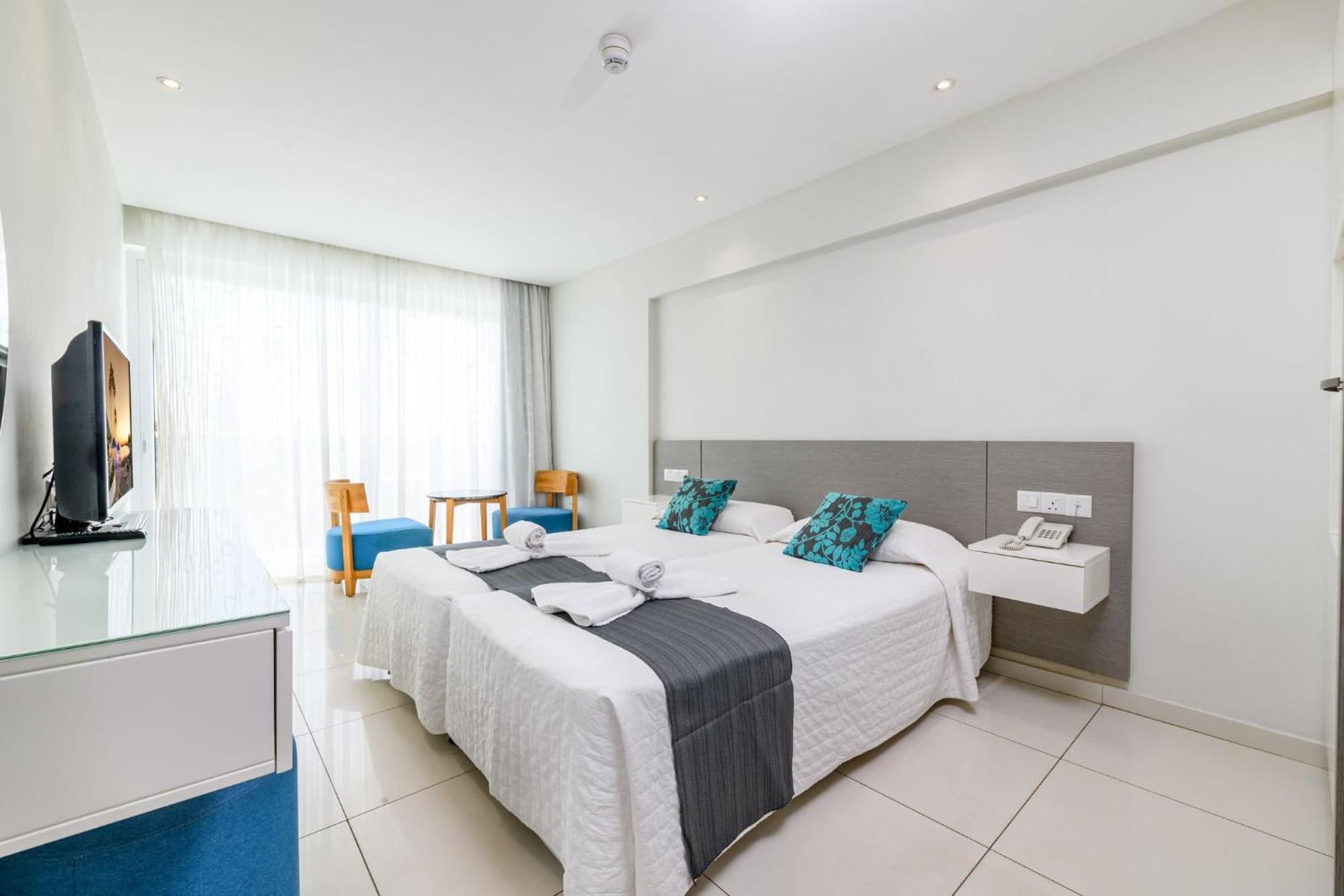 Doppel-/Zweibettzimmer mit Landblick