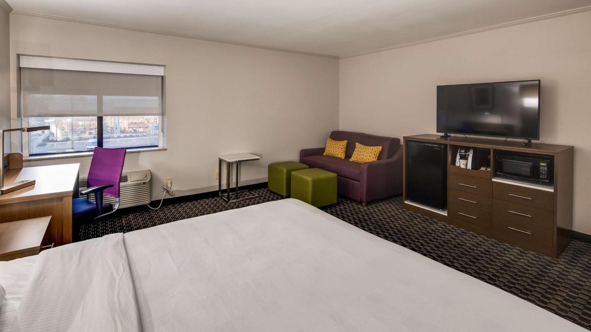 King Suite with Sofa Bed,1210724710:JPEG