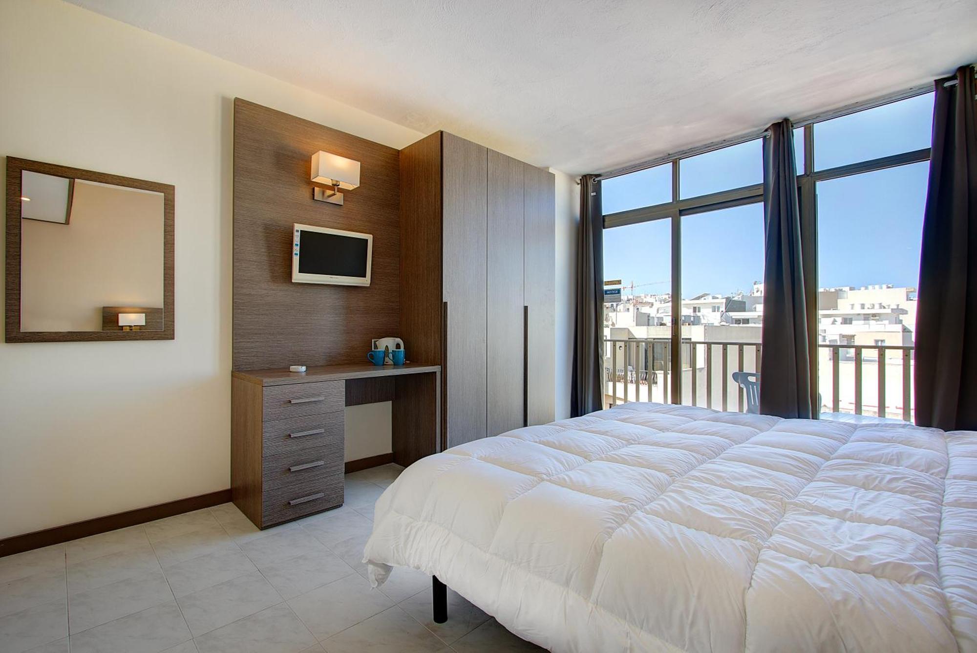 Zweibettzimmer mit Balkon