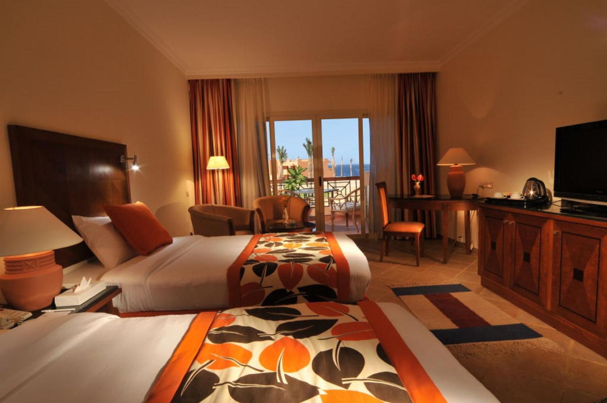 Superior Zimmer, Kingsize-Bett oder 2 Einzelbetten, Poolblick