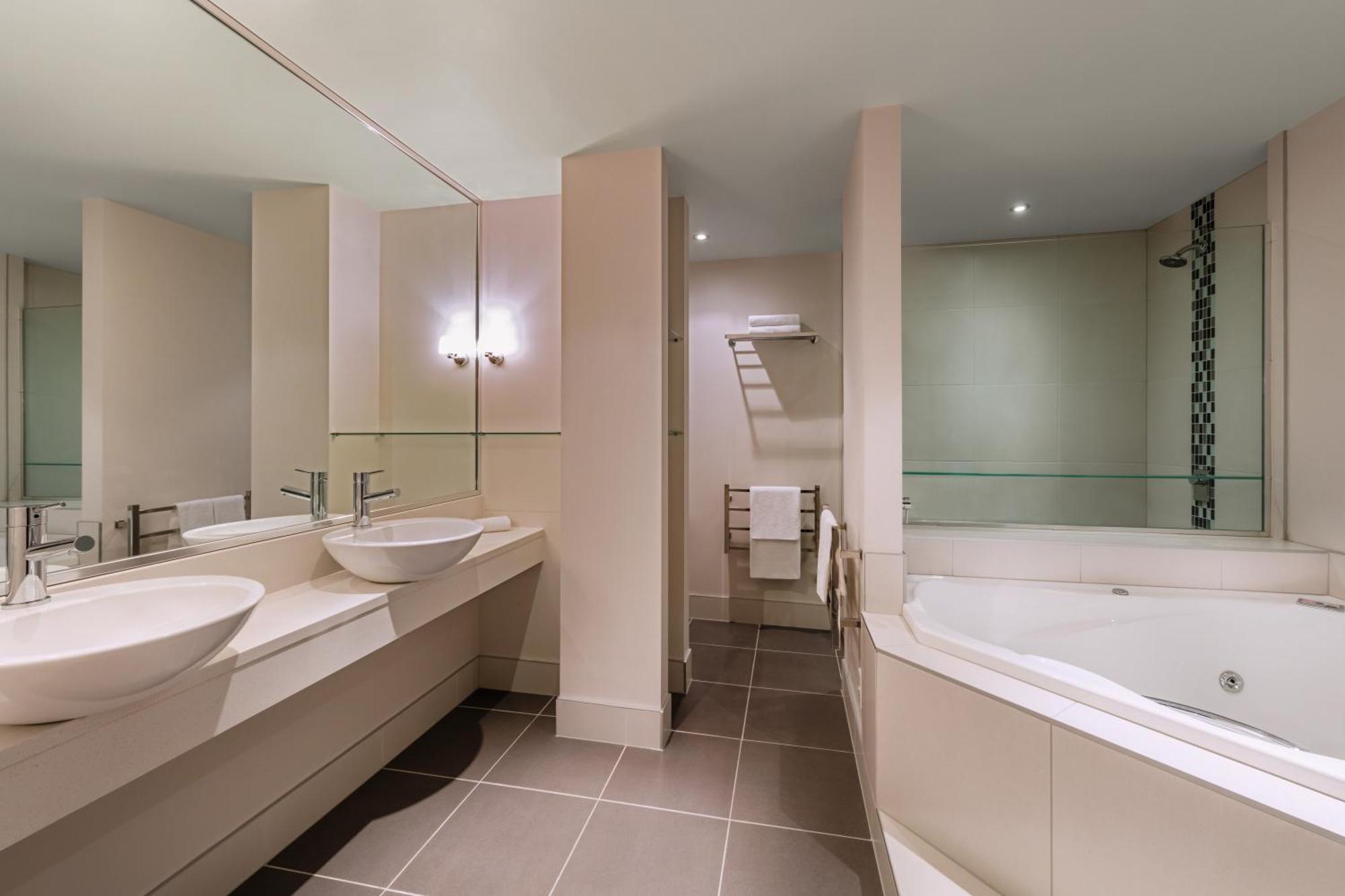 Junior Suite,1529963884:JPEG