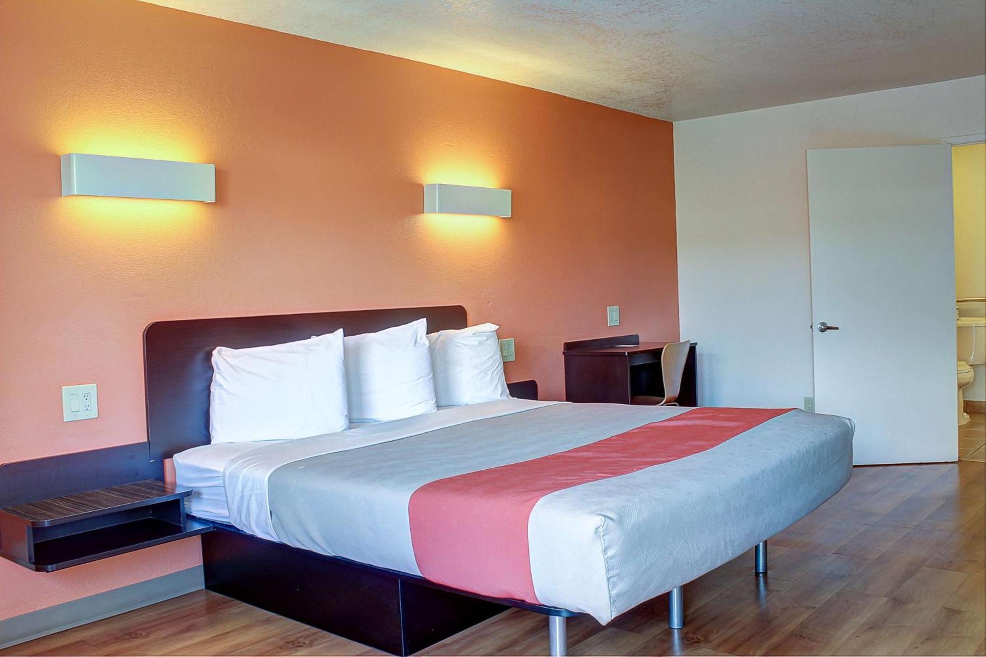 King Room - Non-Smoking,1219124260:JPEG