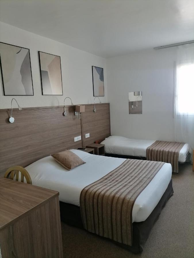 Chambre Triple avec Douche (1 Grand Lit & 1 Lit Simple)