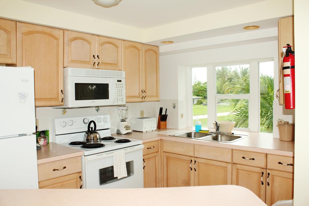 One-Bedroom King Seafront Suite with Balcony