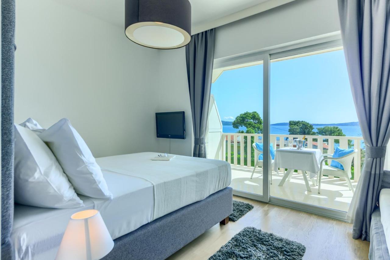 Deluxe Double Room with Balcony and Sea View