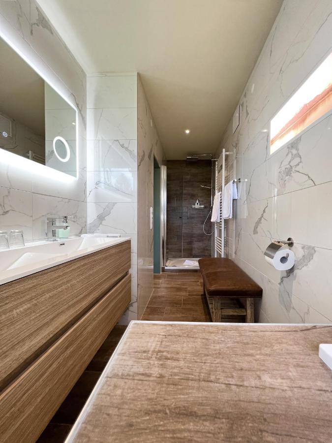 Doppelzimmer mit Balkon und Gartenblick