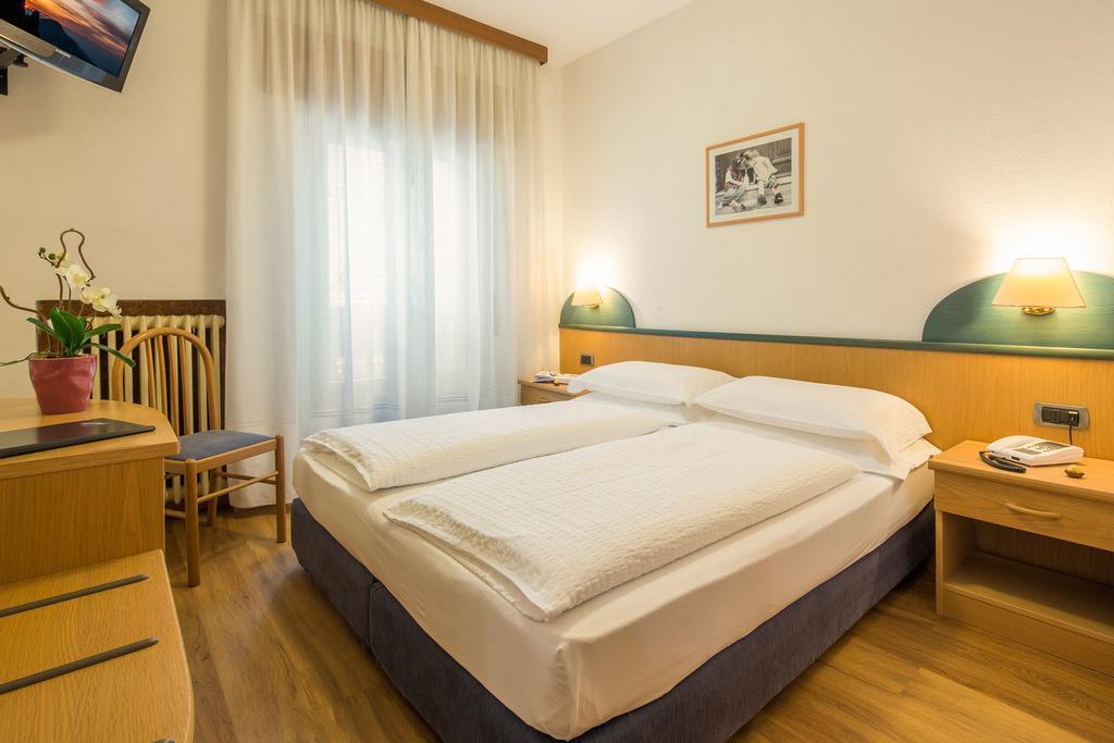 Double or Twin Room,124446570:JPEG