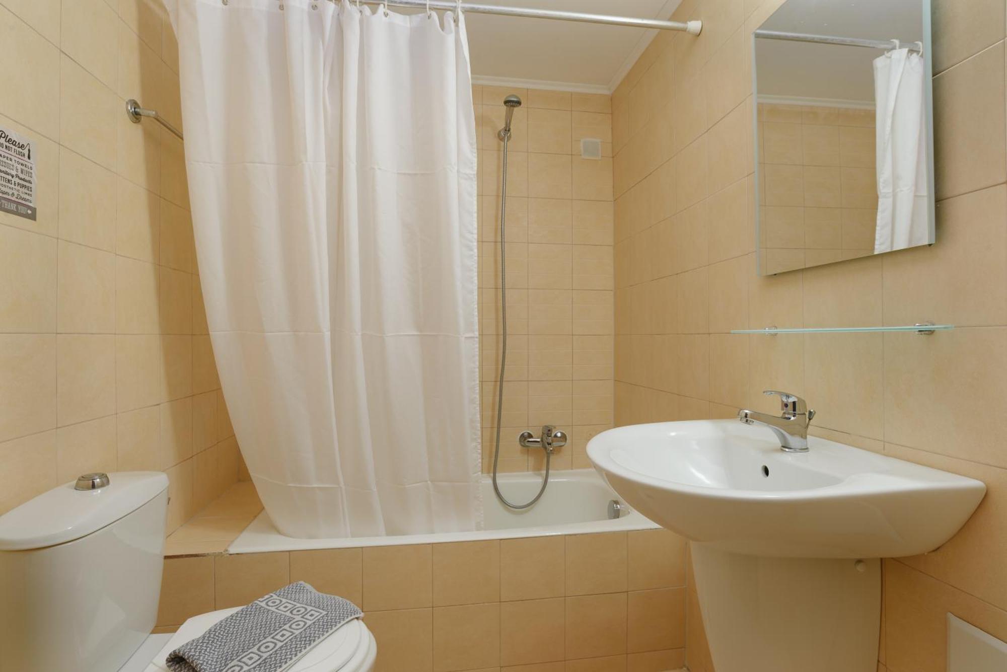 Studio (2 Adults)