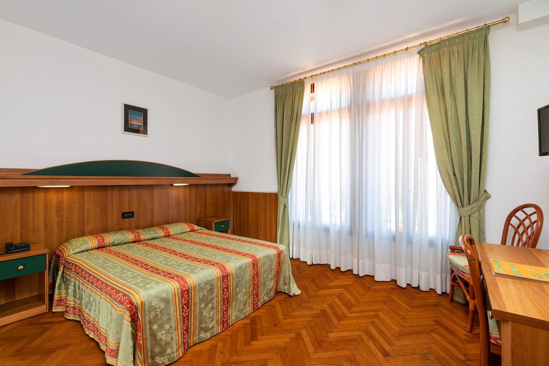 Double Room,1433516323:JPEG