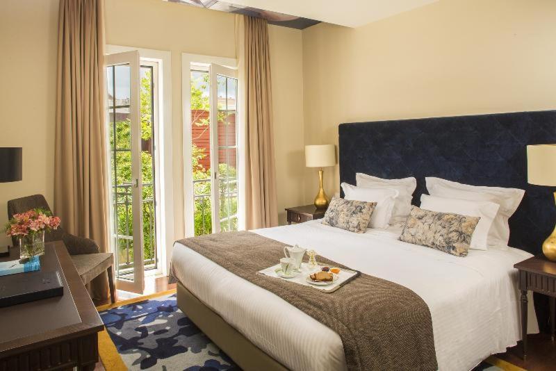 Quarto com Cama de Casal ou 2 de Solteiro e Vista do Jardim