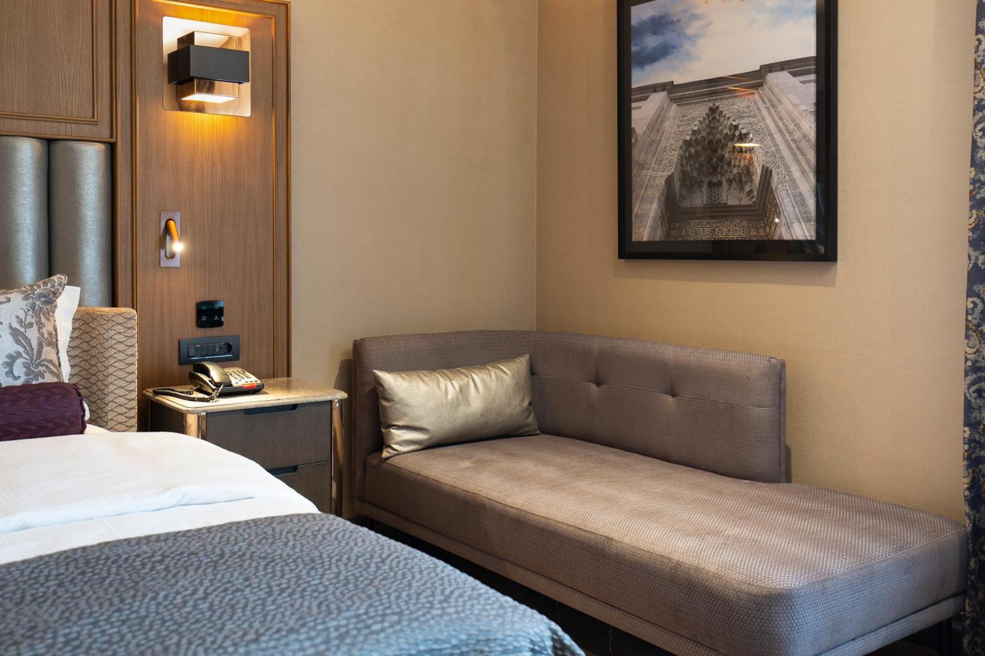 Superior Double or Twin Room,783127119:JPEG