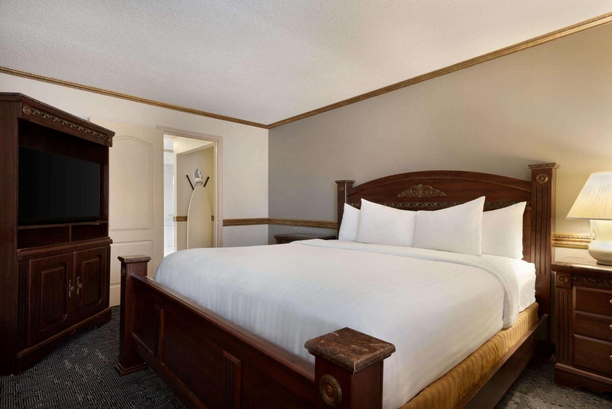 One-Bedroom Presidential Suite - Non-Smoking