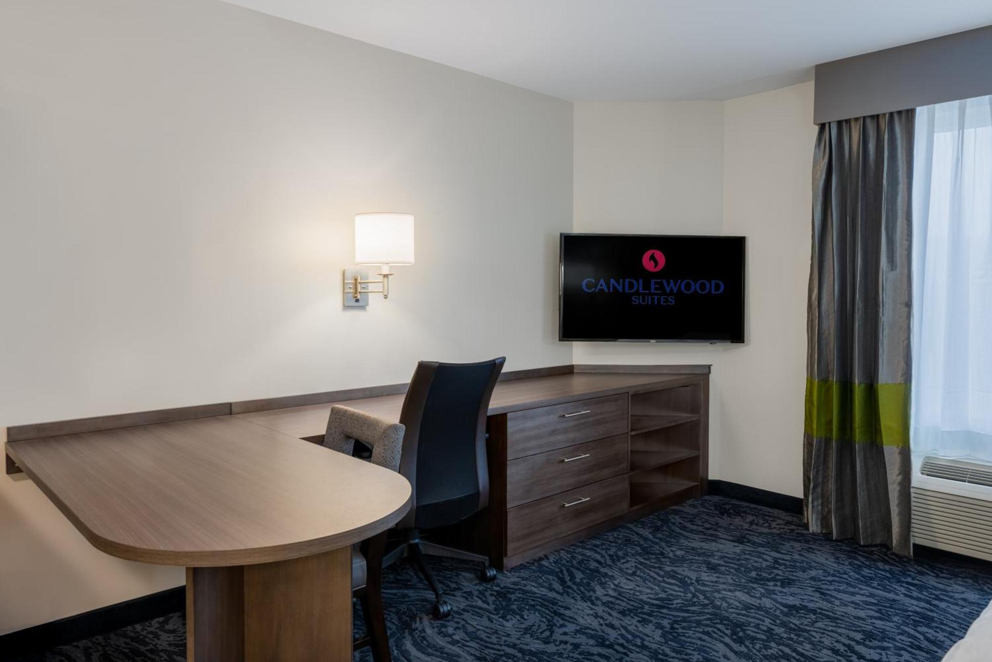King Studio Suite with Mobility Accessible Tub - Non-Smoking