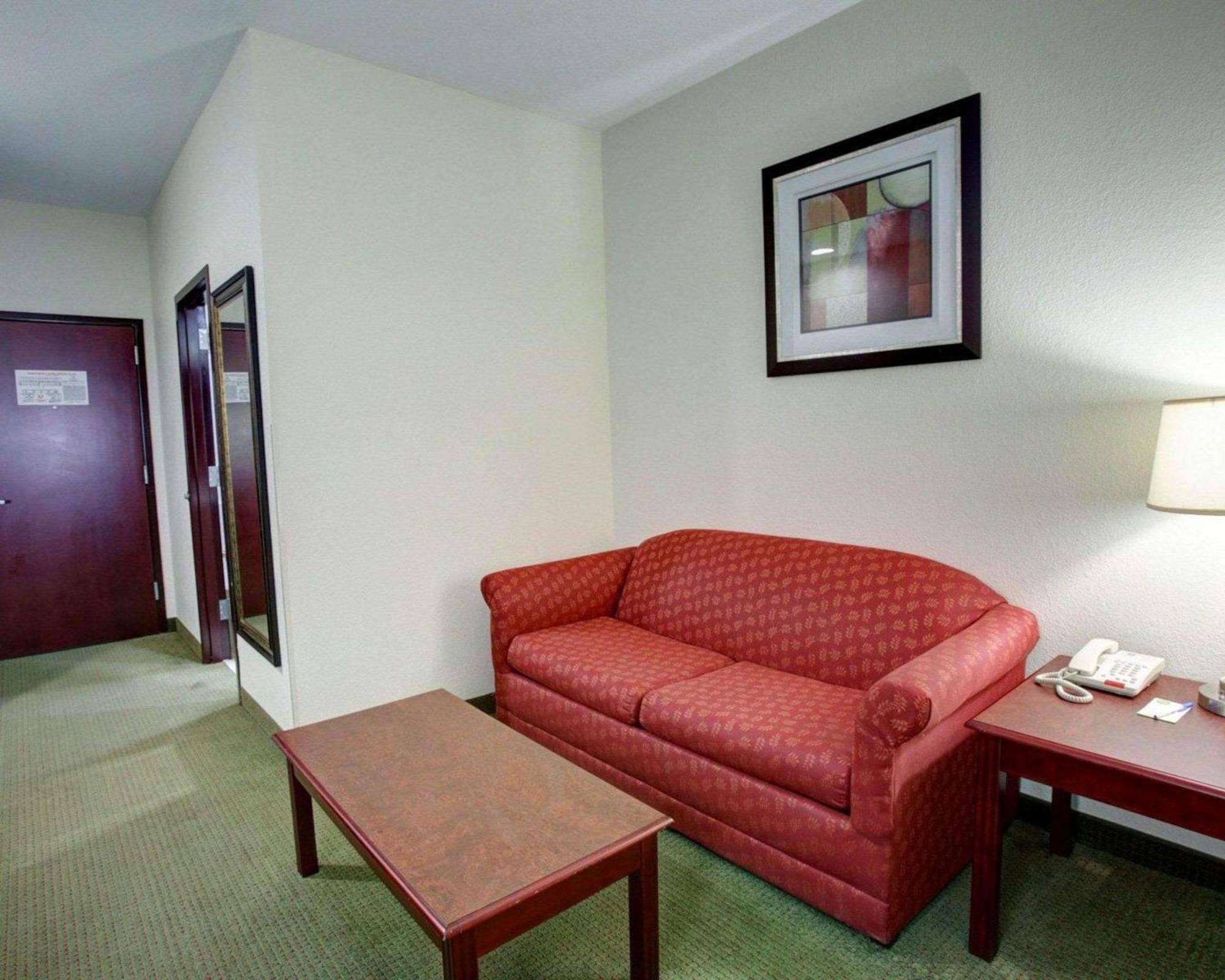 King Suite - Non-Smoking