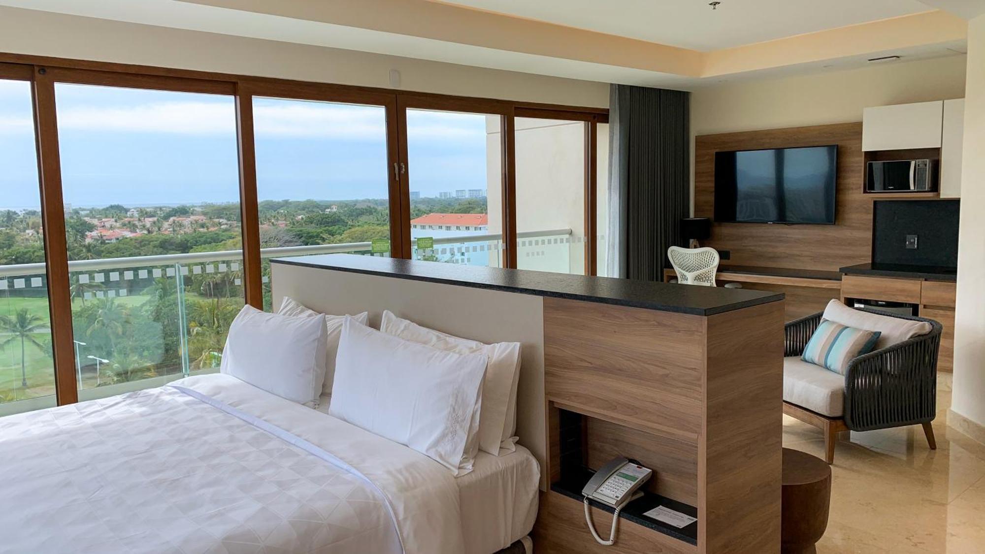 King Suite with Mountain View