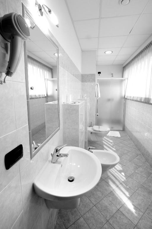 Twin Room,1655268412:JPEG