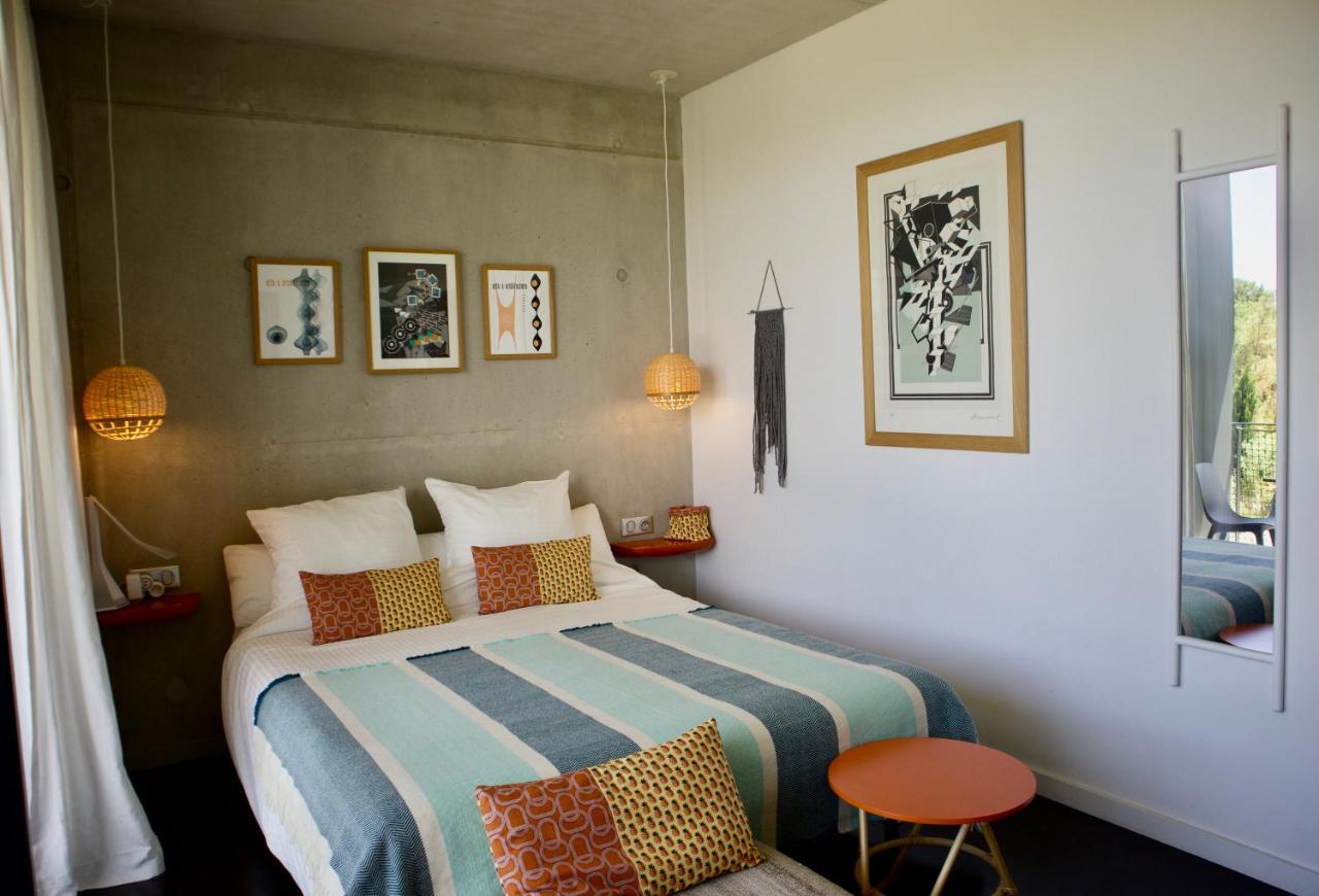 Chambre Lit Queen-Size - Vue sur Piscine