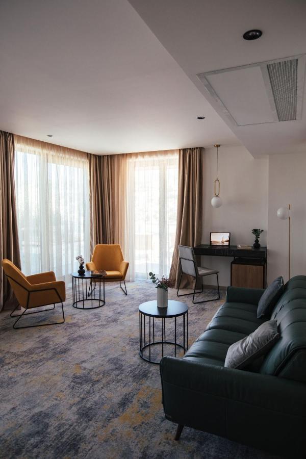 Chambre Double ou Lits Jumeaux de Luxe avec Terrasse et Vue sur la Mer