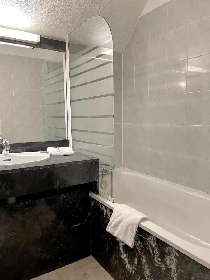 One-Bedroom Apartment,1308751369:JPEG