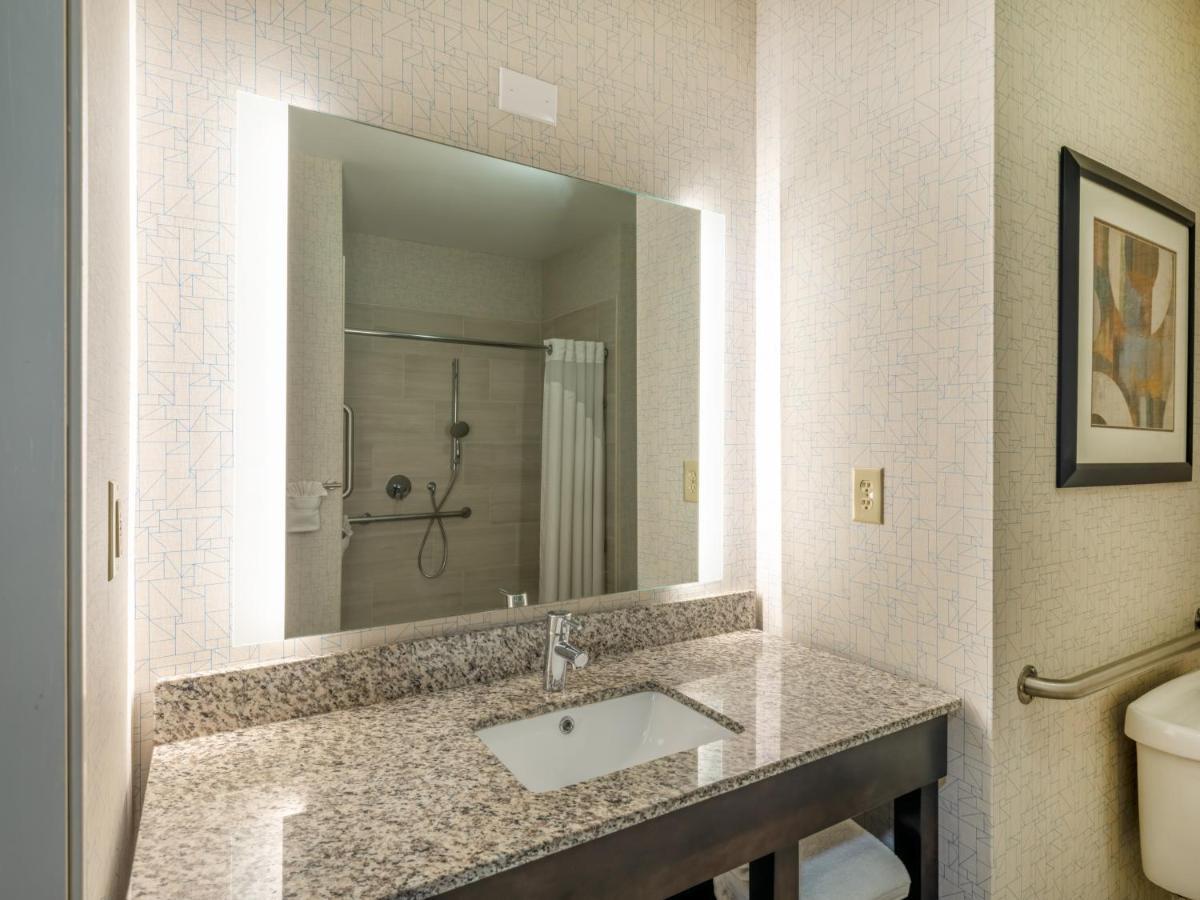 King Room - Disability Access With Roll In Shower - Non-Smoking