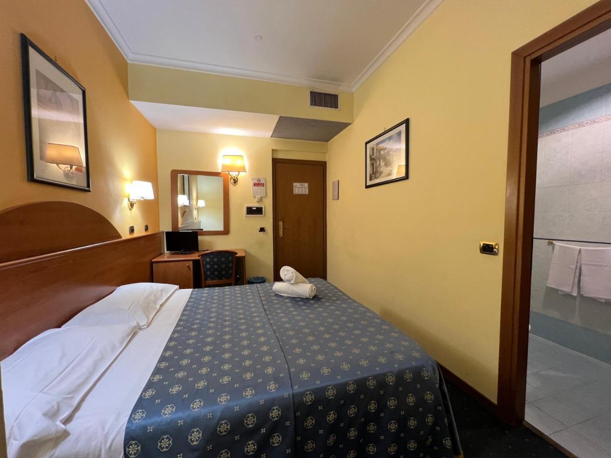 Doppel- oder Zweibettzimmer
