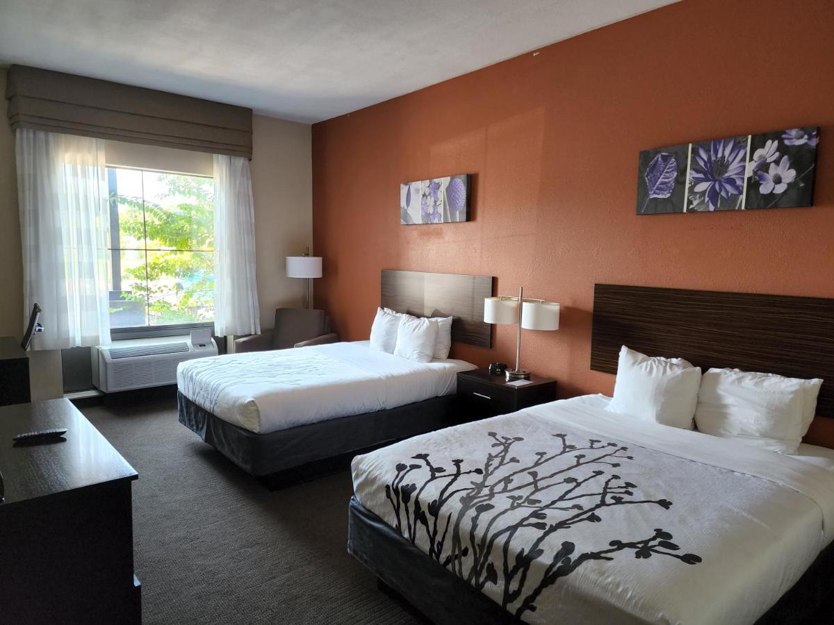 Queen Room with Two Queen Beds - Non-Smoking,1327815965:JPEG