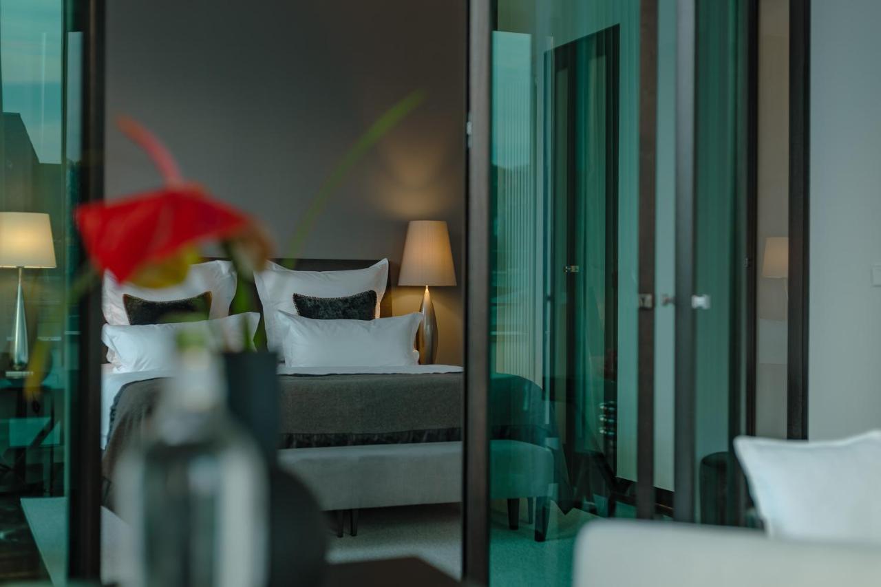 PRIVÉ / FLAIR