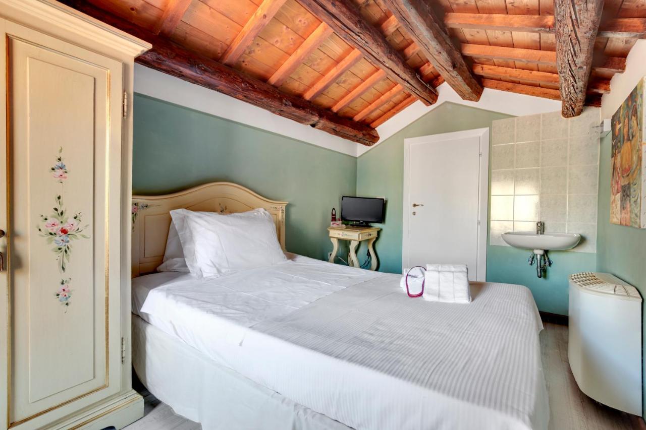 Single Room with Shared Bathroom