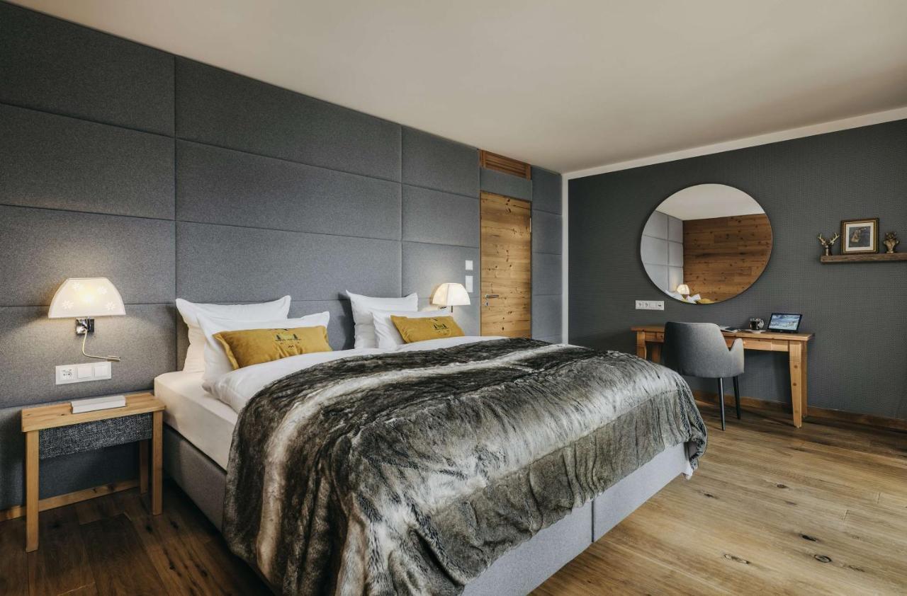 King One Bedroom Suite with Alpine View,1344097880:JPEG