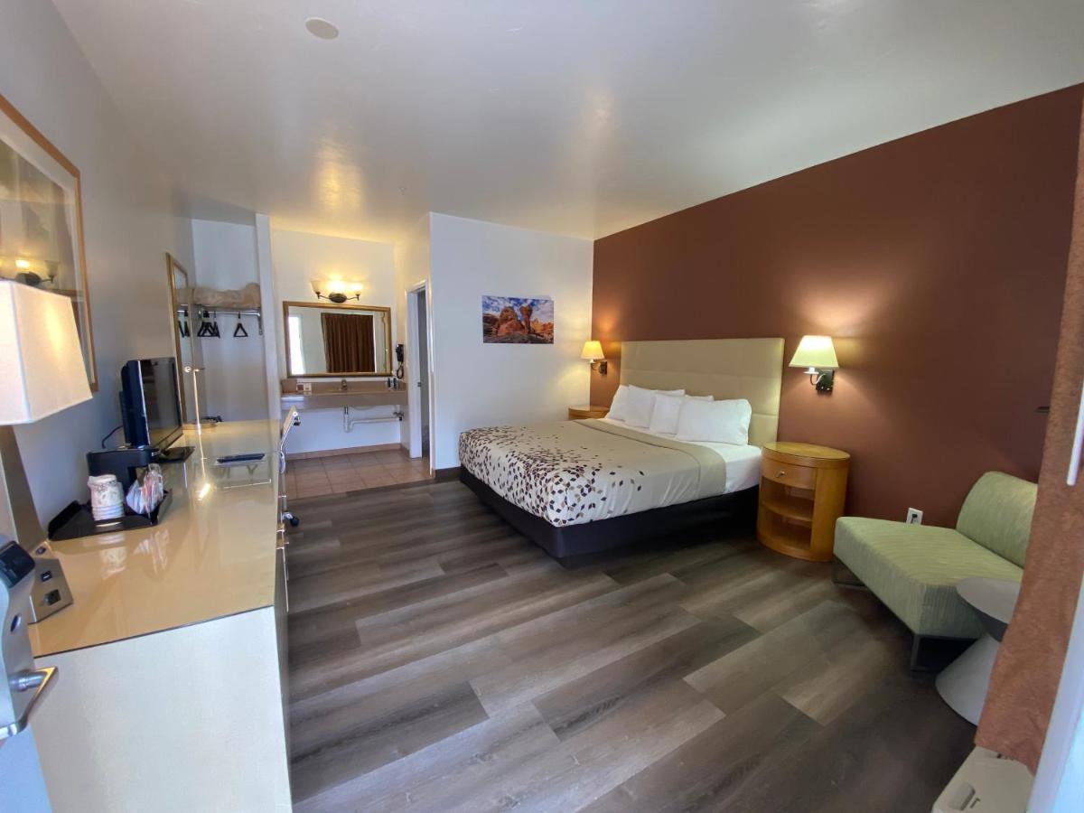 Deluxe King Suite,710129677:JPEG