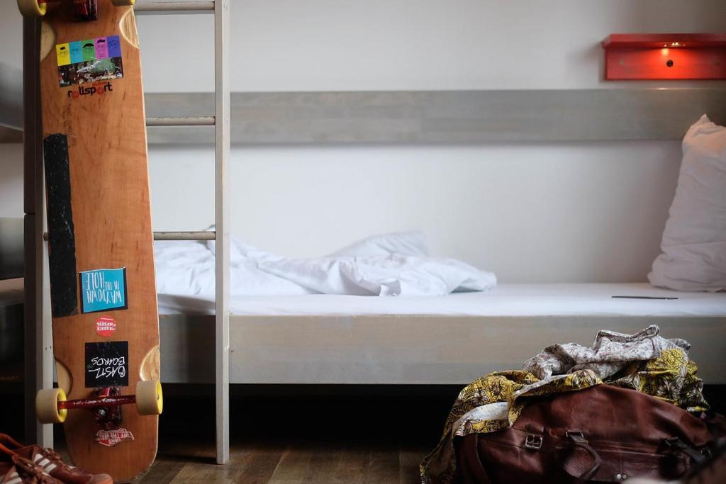 Single Bed in Mixed Dormitory Room (4 Beds)