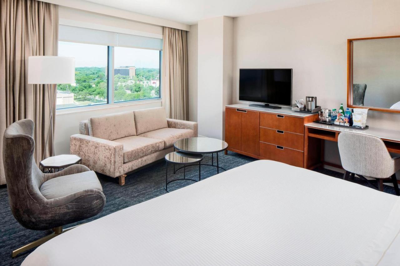 Club lounge access, Larger Guest room, 1 King, Corner room,1362645854:JPEG