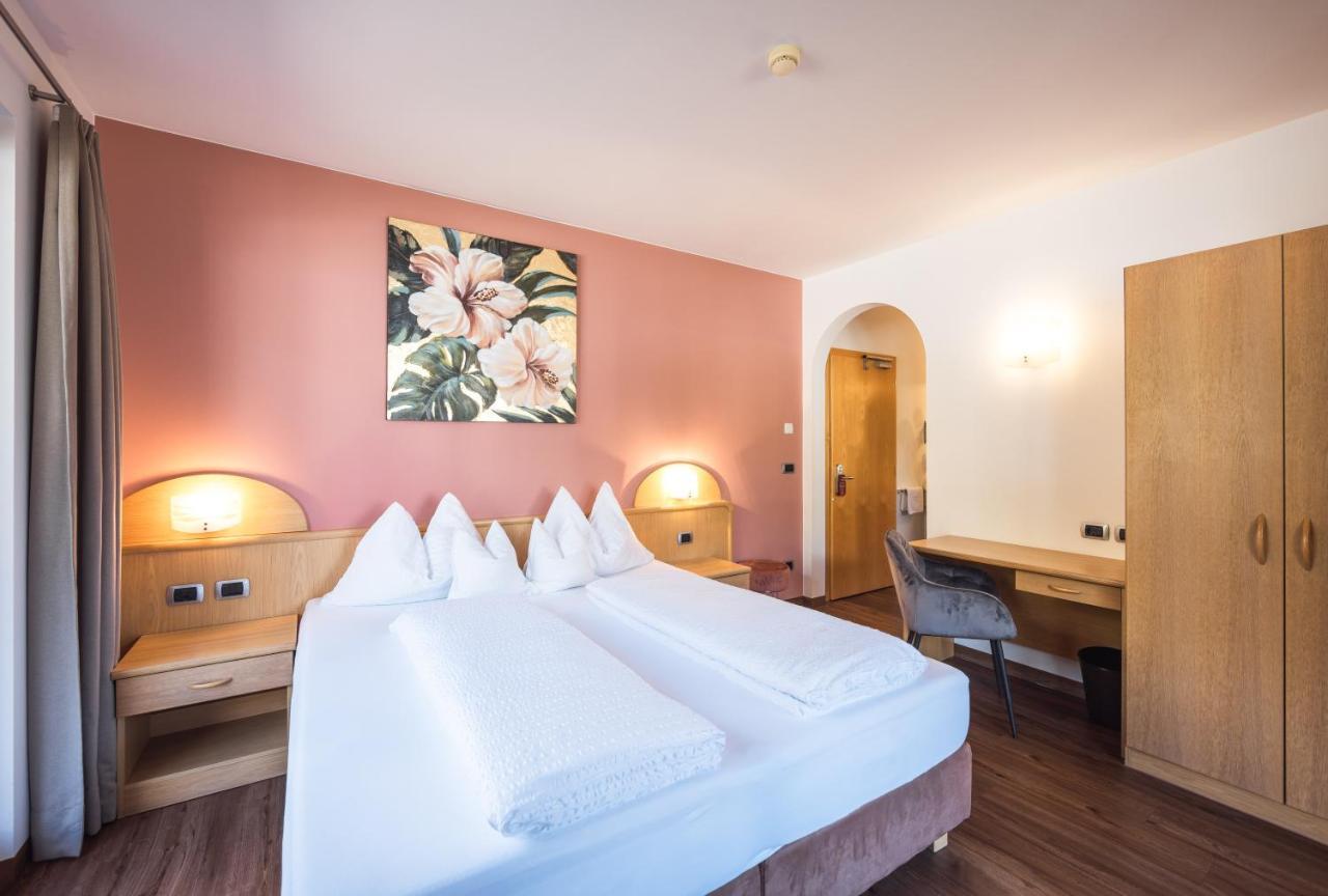 Standard Double Room with Balcony,1392745634:JPEG