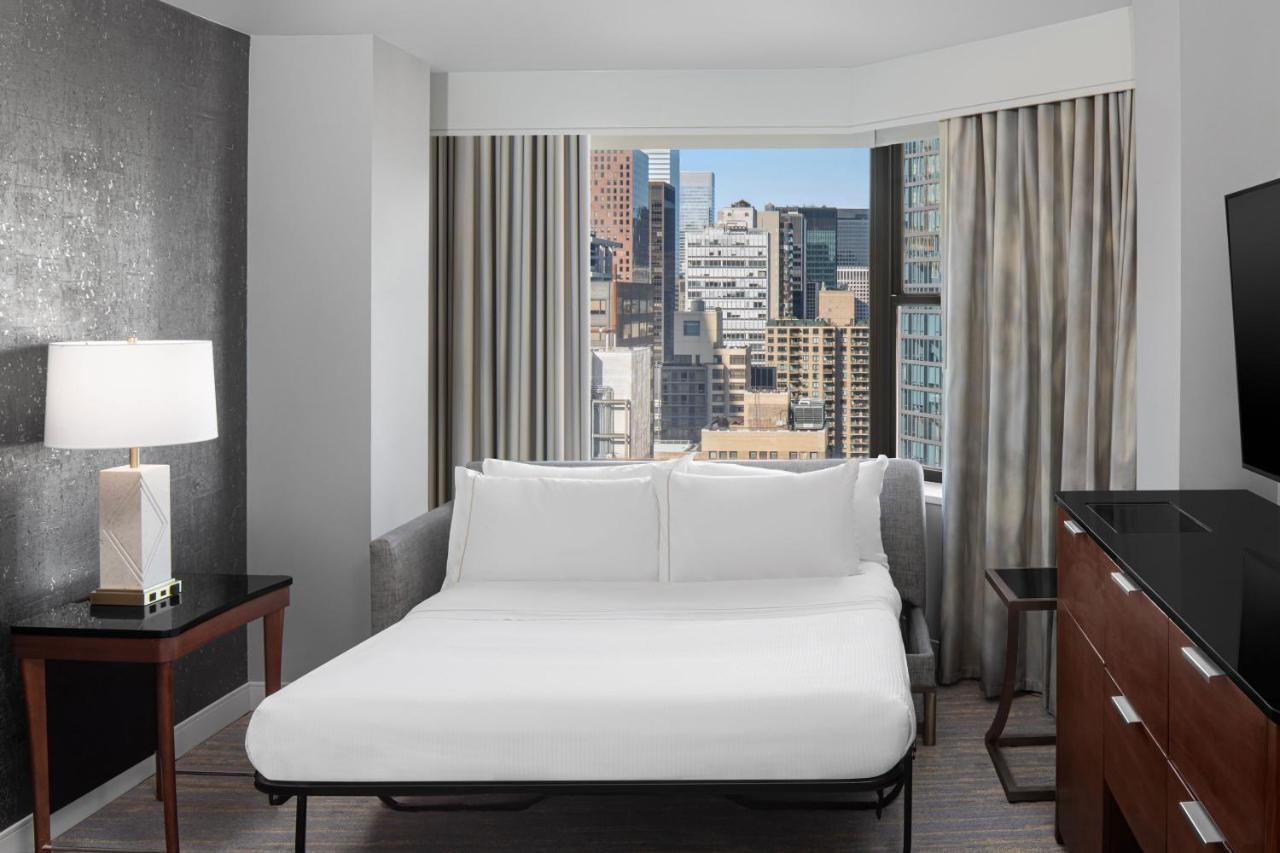 Quarto King Premium Maior com 1 Cama King-size e Sofá-cama
