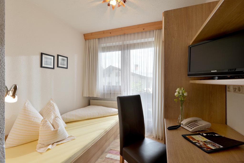 Einzelzimmer mit Balkon