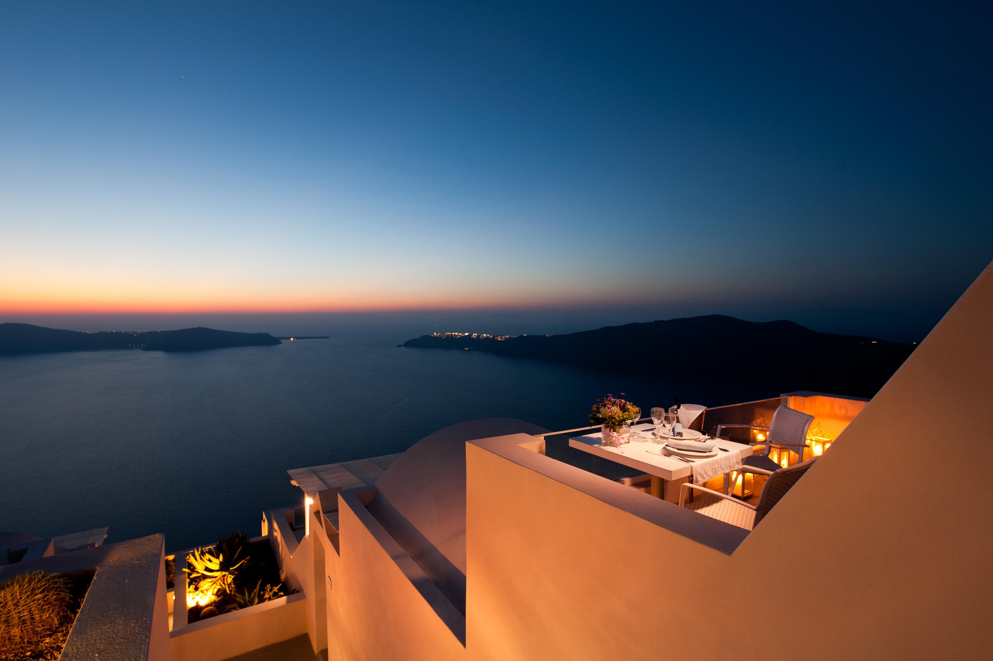 VIP Suite with Private Jacuzzi and Caldera View